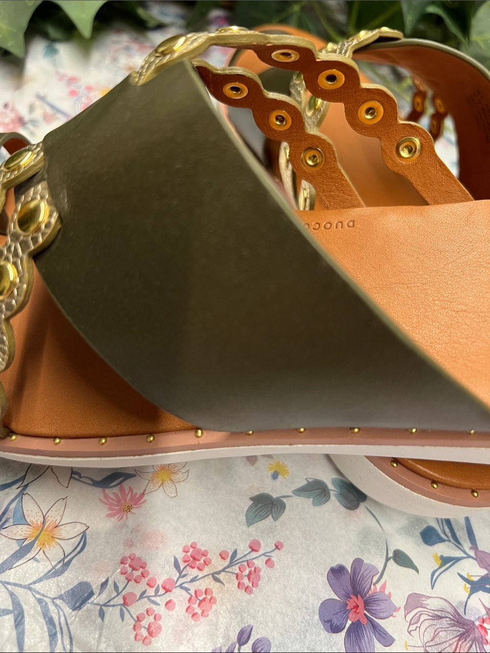 NIB-Fitflop Avocado & Tan Leather Toe Post Sandals With Gold Scallops Size 10 - Picture 9 of 16
